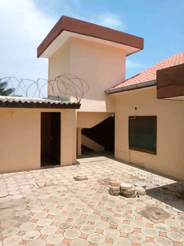  location à cité houéyiho