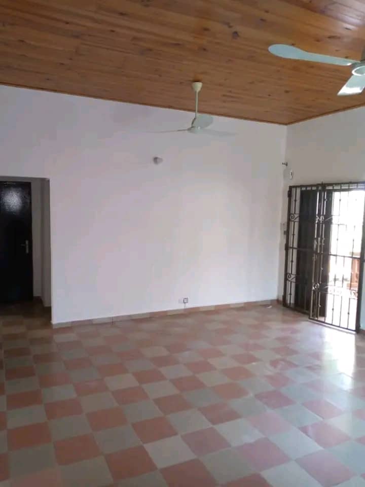  location à cité houéyiho